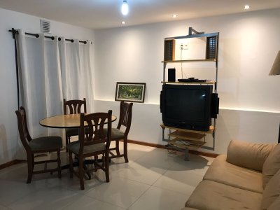 Venta  apartamento, Palermo, 2dormitorios, 2 baños, impecable, planta baja, luminoso a metros de la Rambla