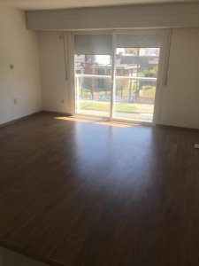 Alquiler apartamento monoambiente Malvín al frente a metros rambla