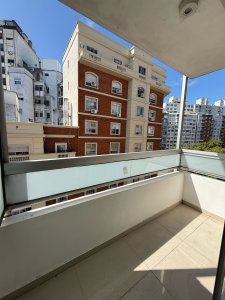 Venta Apartamento 2 dormitorios 1 baño Garage Tres Cruces Porteria