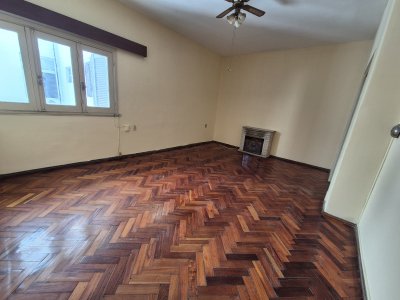 Apartamento en alquiler en Cordon a metros de 18, 2 dormitorios, terraza, servicio