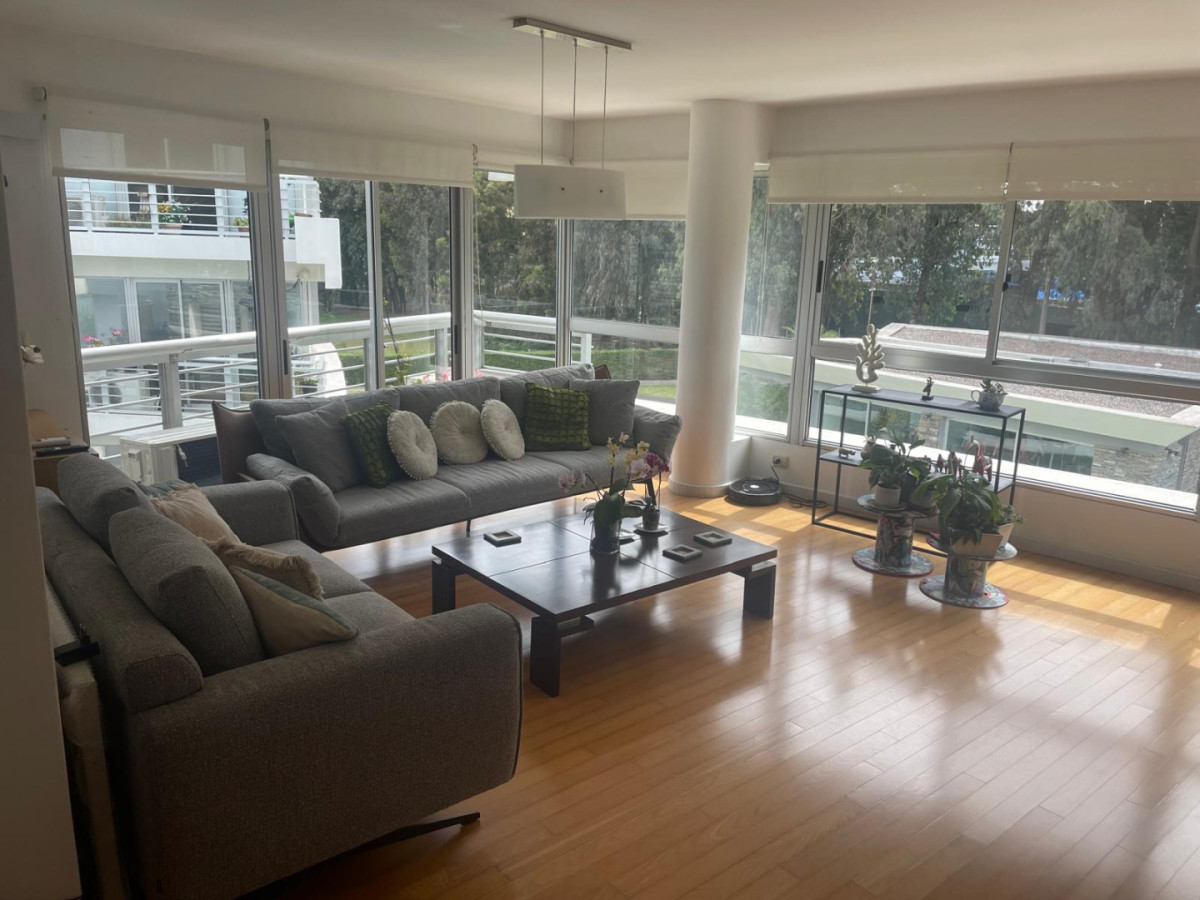 Venta apartamento Carrasco 2 dormitorios 2 baños, garaje doble