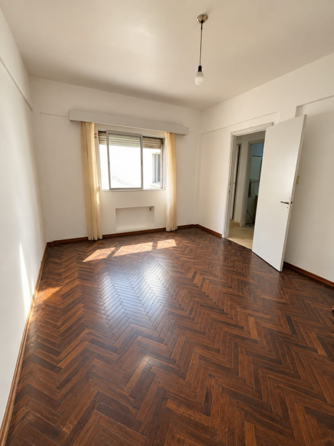 Venta de apartamento de dos dormitorios, 3 cruces,2 cuadras de 18 de julio