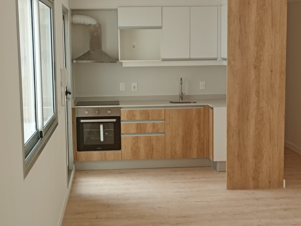 Venta apartamento, estrena en Cordon, 2 dorm, garaje, sobre 18