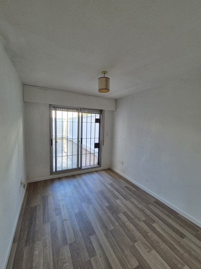 Apartamento venta en Pocitos, 1 dormitorio, terraza y patio