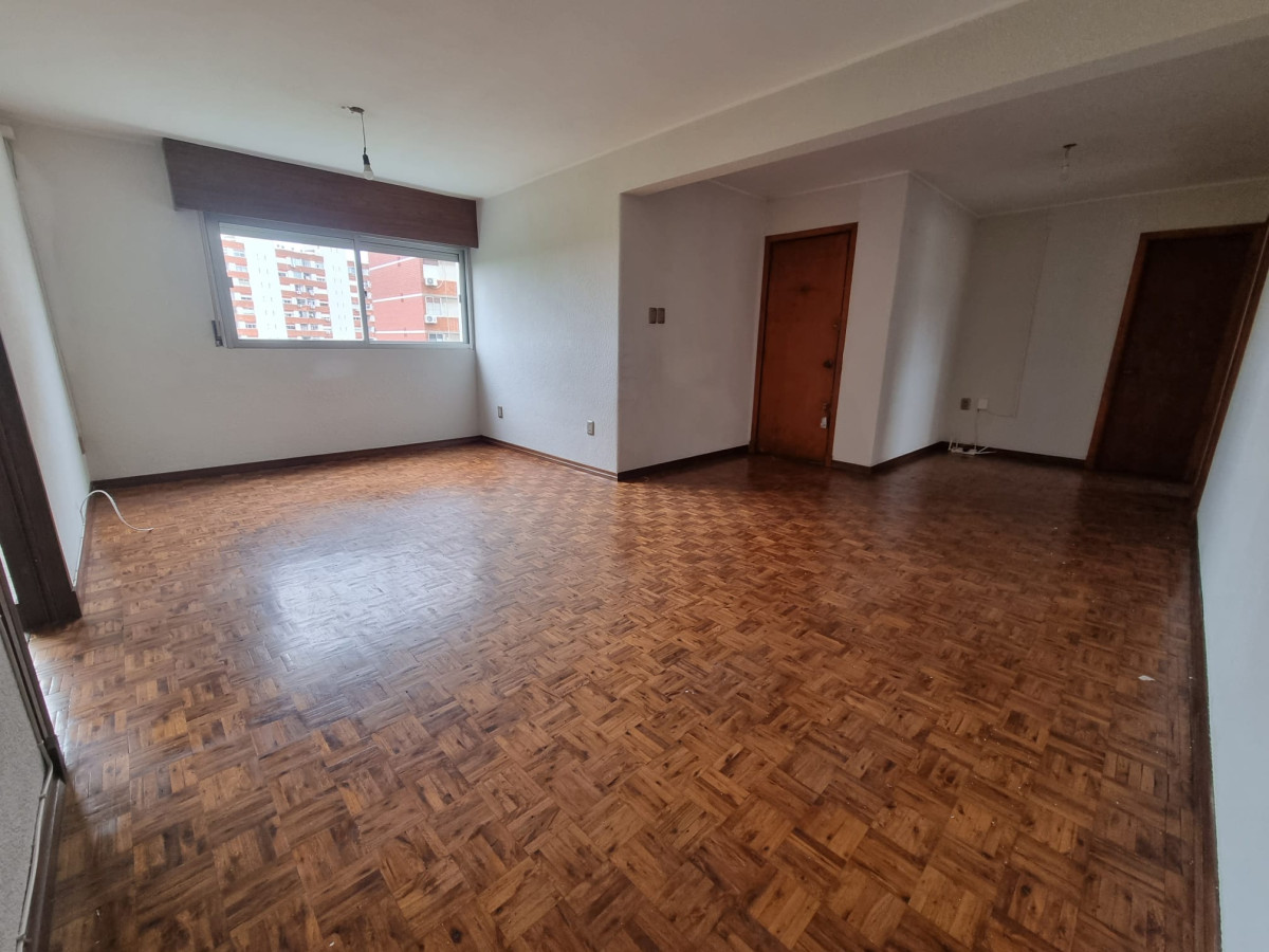 Apartamento venta, Parque Posadas Prado, 4 dormitorios 2 baños