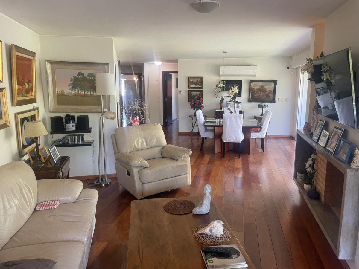 Venta Apartamento Punta Gorda, 4 dorm,4 baños, azotea con parrillero, piscina, 2 garajes