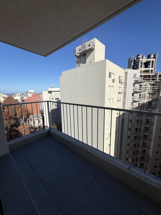 Venta Apartamento 1 dormitorio contra frente piso 11 cordón estrene