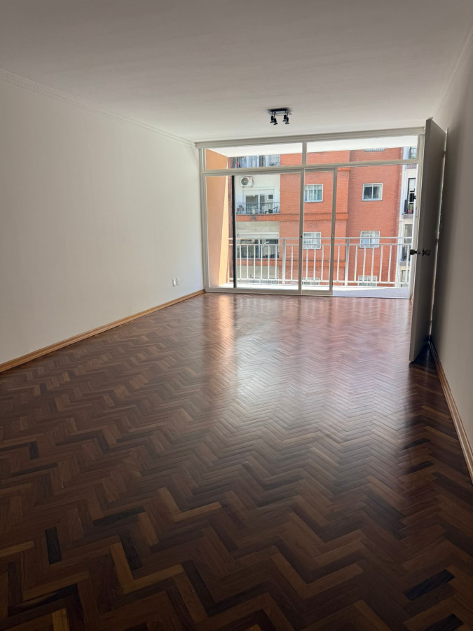 Venta Apartamento 3 dormitorios 3 baños servicio Pocitos Rambla Garage