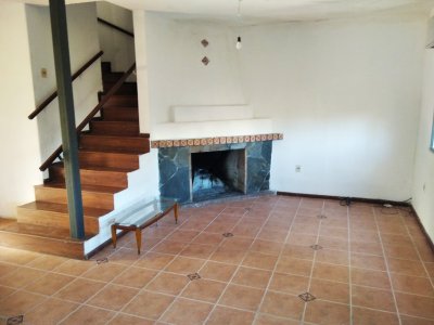 Venta casa Punta Gorda, 3 dorm, servicio, estar 2 baños, 2 garajes, padrón único muy cerca del mar
