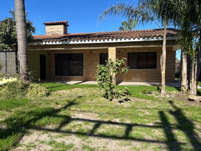 Alquiler de muy buena casa en Shangrila sur, 4 dormitorios, 3 baños