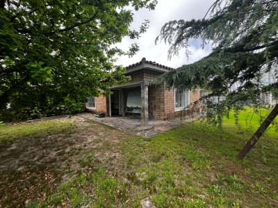 Venta de casa de 2 o 3 dormitorios en el Bosque