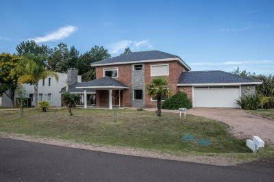 Casa en Alquiler Barrio privado Carmel 5 dormitorios 5 baños