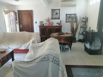 Casa en venta Lomas de Solymar, 2 dormitorios, baño nuevo, barbacoa cparrillero