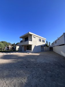 Venta casa a estrenar en Lomas Sur, 3 dormitorios, 3 baños, parrillero