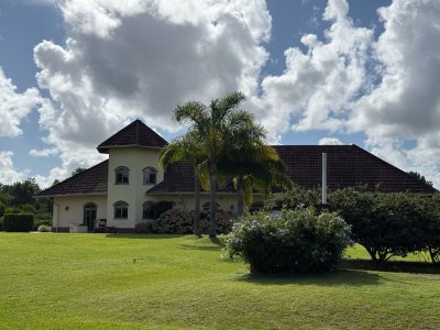 Casa de 3 dormitorios en Paraíso Suizo 