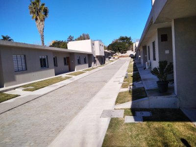 Estrene casa en alquiler, Carrasco, 2 dormitorios, cochera opcional, Portones Shopping