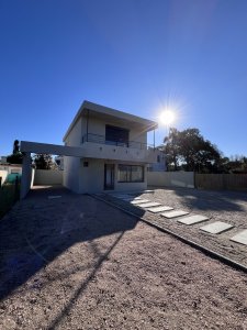 Venta casa a estrenar en Lomas Sur, 3 dormitorios, 3 baños, parrillero