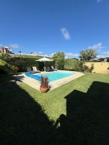 Venta Casa 3 dormitorios 3 baños garage piscina climatizada malvin