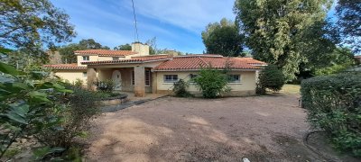 Casa en venta Centro Altantida, a metros playa, 4 dorm, 4 baños