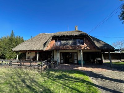 Casa de 4 dormitorios y 3 baños con piscina en La Floresta 