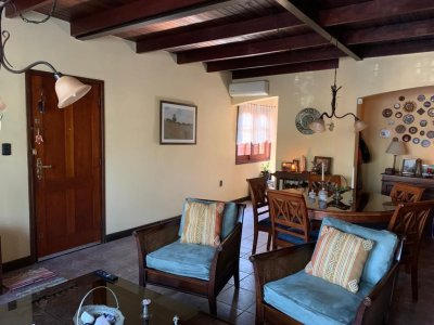 Venta de casa, Pando, 3 dormitorios, a pocas cuadras del centro de Pando. Excelente estado