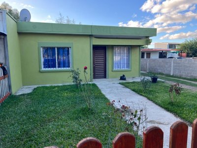 Venta de casa en Marindia de 2 dorm, estufa a leña, más negocio