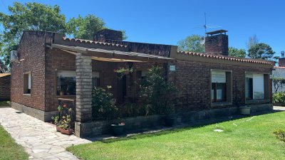 Casa Cuatro Dormitorios y Dos Baños al Sur 