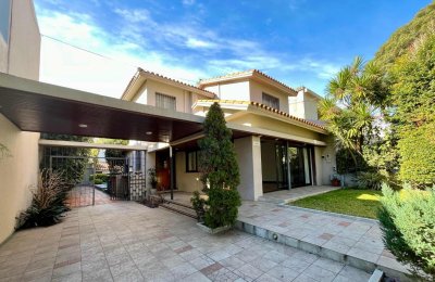 Alquiler de casa en Parque Batlle de 5 dormitorios 3 baños garage varios