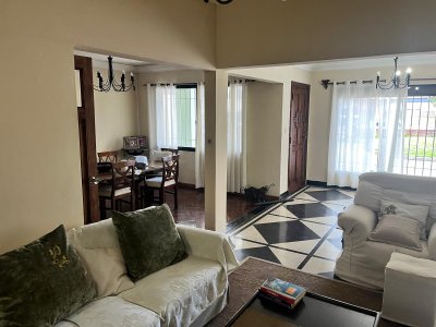 Venta casa, Punta Gorda, 3 dormitorios,2 baños completos, 185m2 