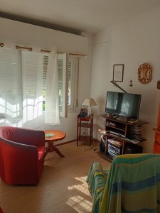 Alquiler Casa Carrasco Norte, 2 dormitorios, jardín enorme, muy luminosa, cocheras, parrillero