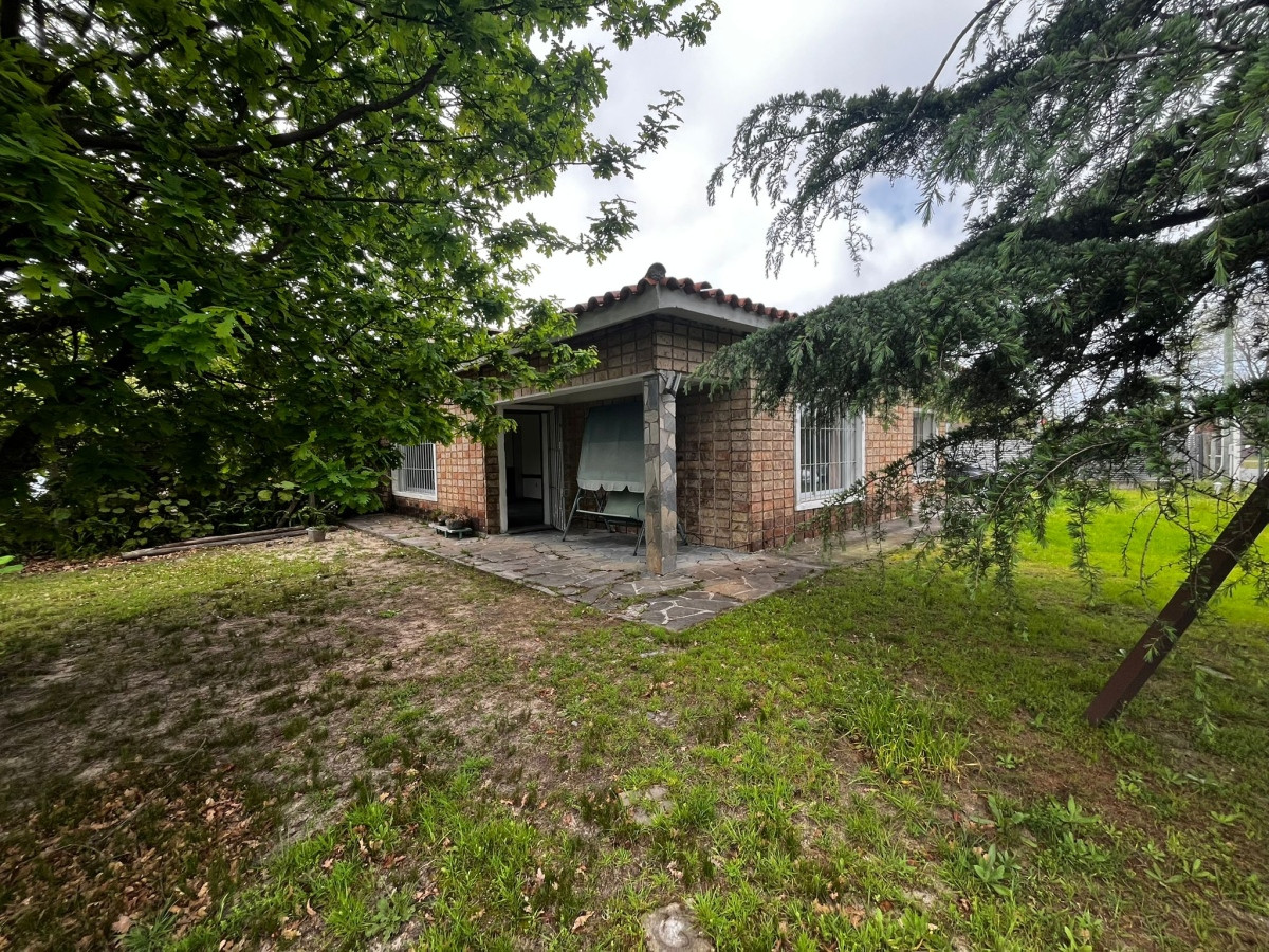 Venta de casa de 2 o 3 dormitorios en el Bosque