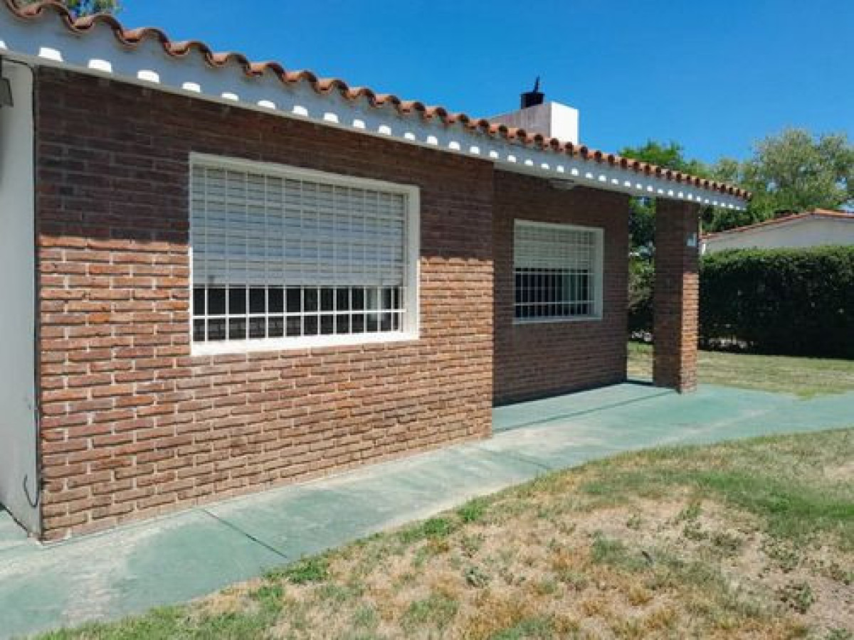 Casa venta en Pque Carrasco, dos dormitorios, 2 baños, parrillero 