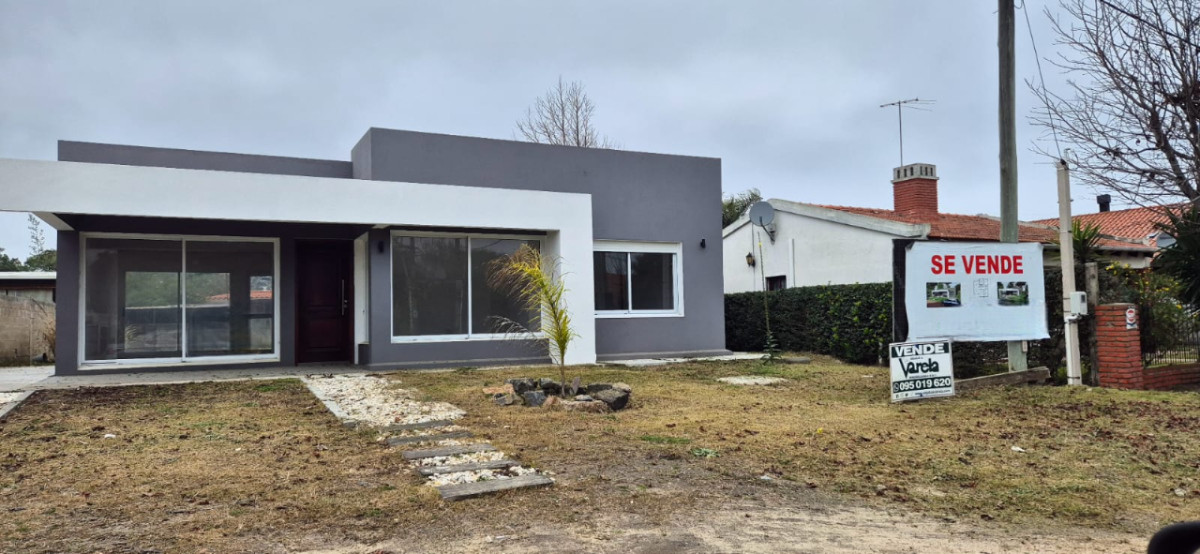 Venta Casa, Villa Argentina, 3 dormitorios, 2 baños, cerca de la playa.