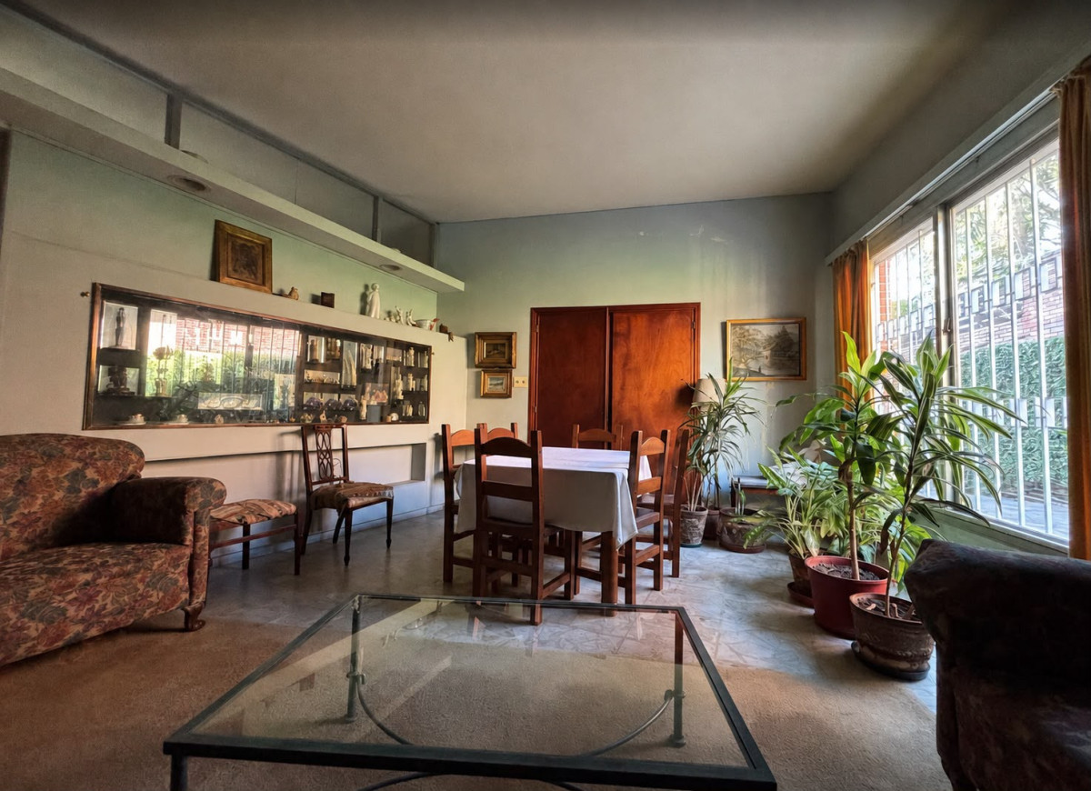 Venta de gran casa en parque Batlle de 5 dormitorios