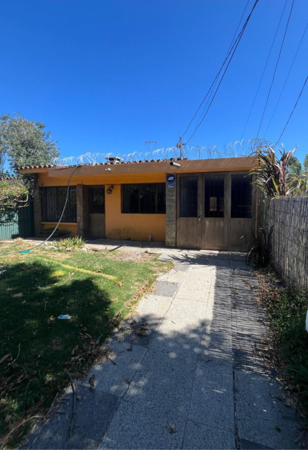 Venta de casa en Salinas, proxima rambla, 2 dormitorios