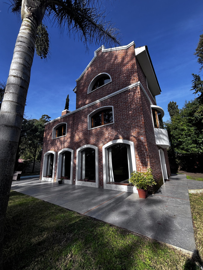 Casa mas local en venta 3 dormitorios 3 baños en El Pinar sur