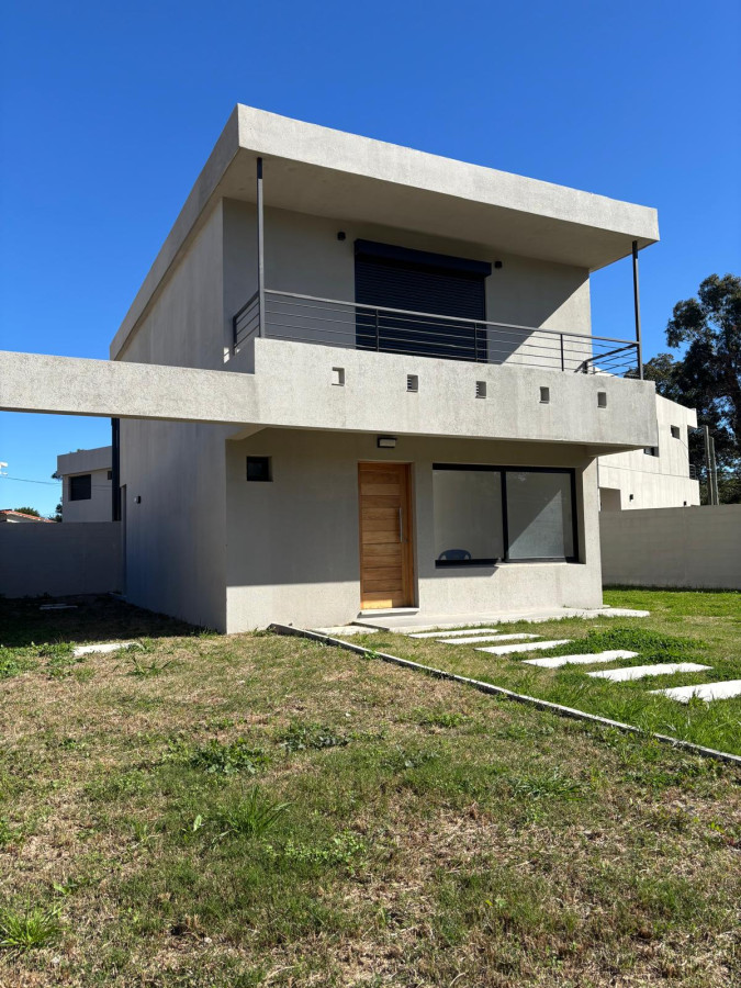 Venta de casa a estrenar en Lomas de Solymar Sur, 3 dormitorios