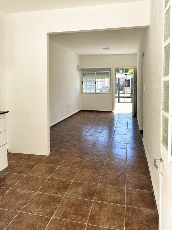 Venta de casa de dos dormitorios con cochera en Malvin Norte 