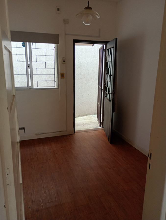 Venta casa Malvín , 2 dormitorios, 1 baño, a metros de la Rambla