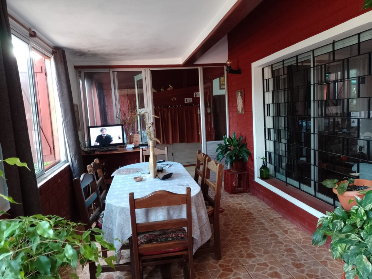 Venta de casa en Salinas, 2 dormitorios, a metros de la rambla