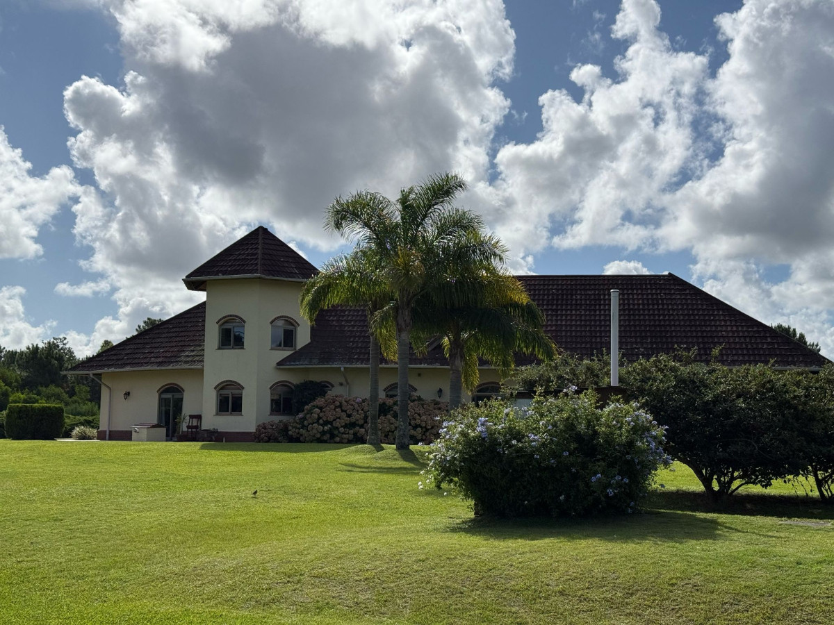 Casa de 3 dormitorios en Paraíso Suizo 