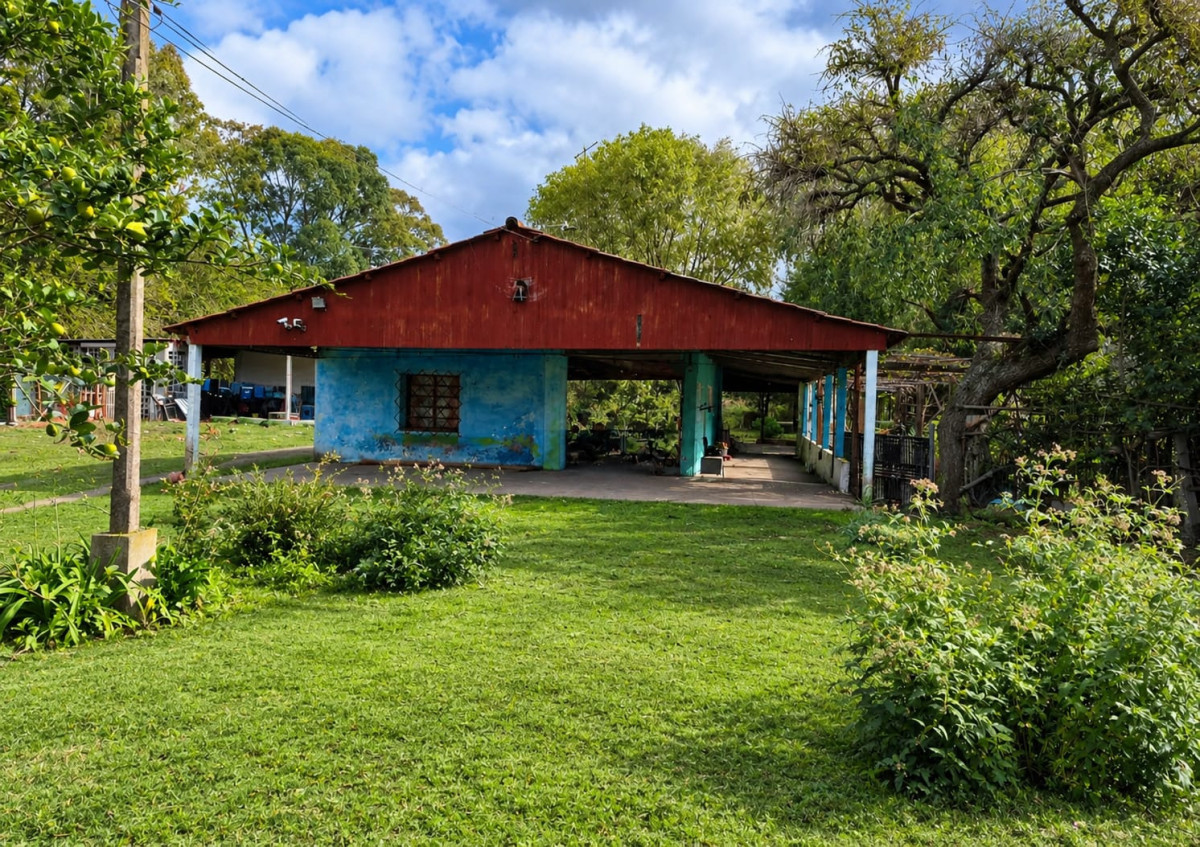 Venta Casas y terreno grande en Tomas Berreta a pasos de ruta 8