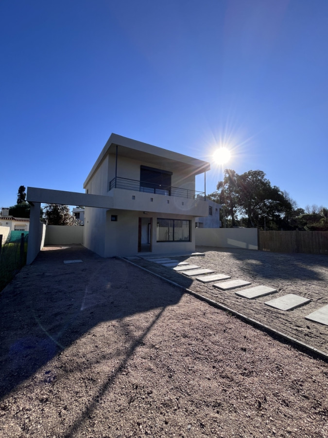 Venta casa a estrenar en Lomas Sur, 3 dormitorios, 3 baños, parrillero