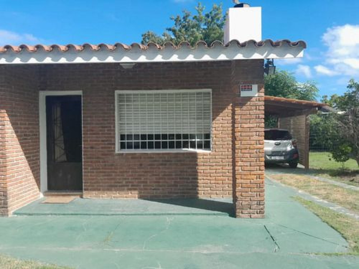 Chalet en venta Parque de Carrasco 2 dormitorios 2 baños y parque con parrillero