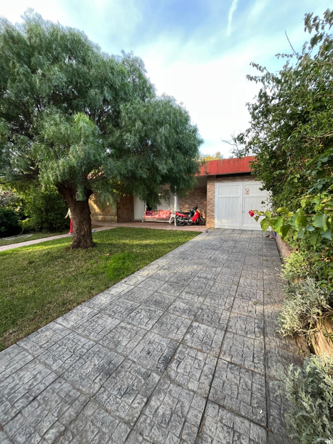 VENTA DE CASA SALINAS, 4 DORMITORIOS Y 2 BAÑOS