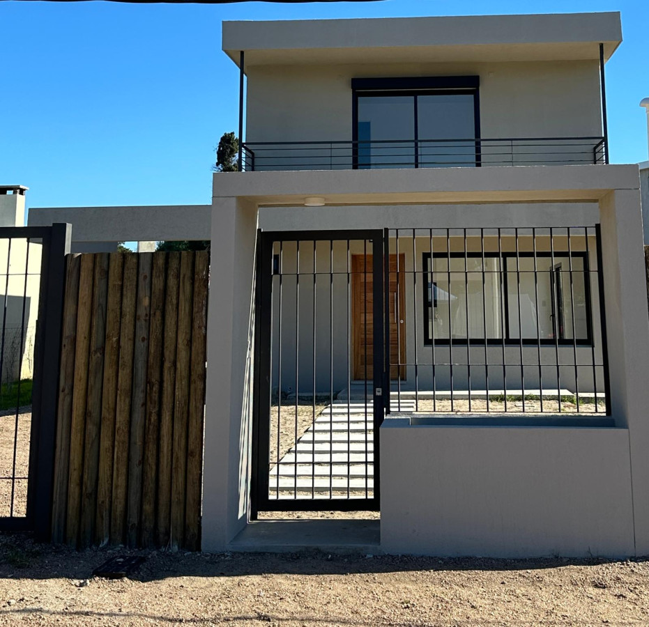 Casa en venta a estrenar en Lomas de Solymar 3 dormitorios 