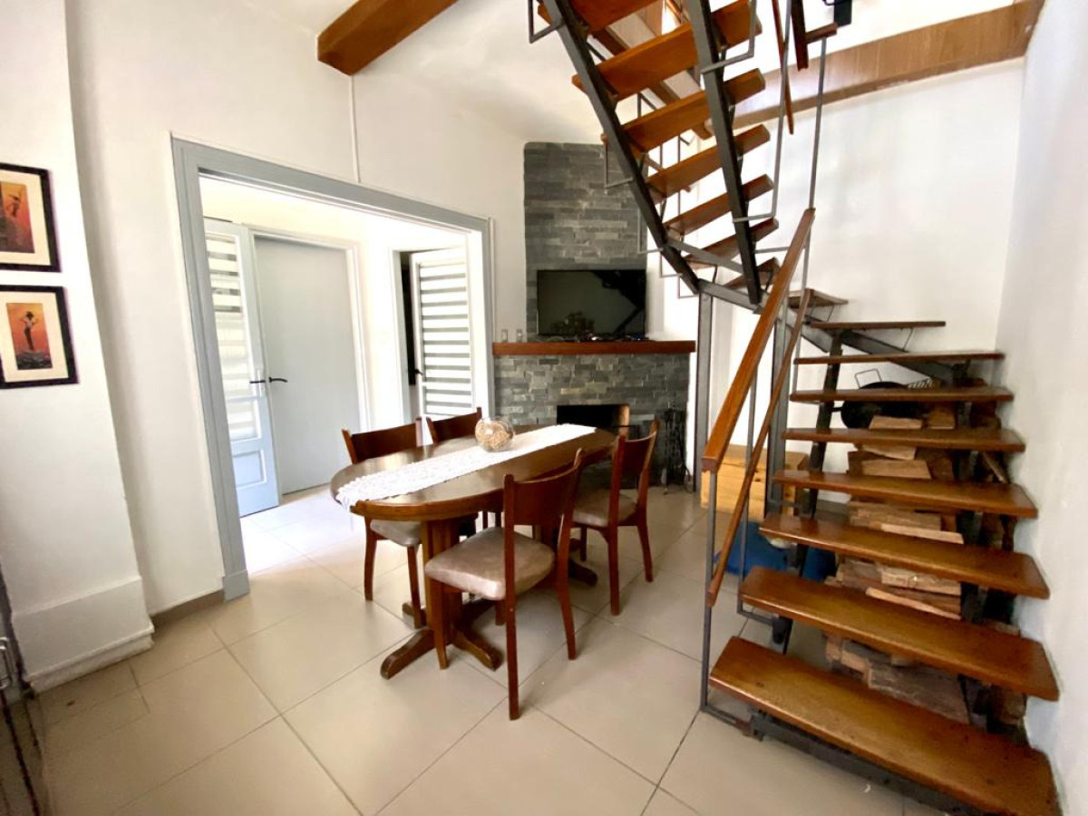Venta Casa 5 dormitorios 2 baños 2 plantas Atahualpa