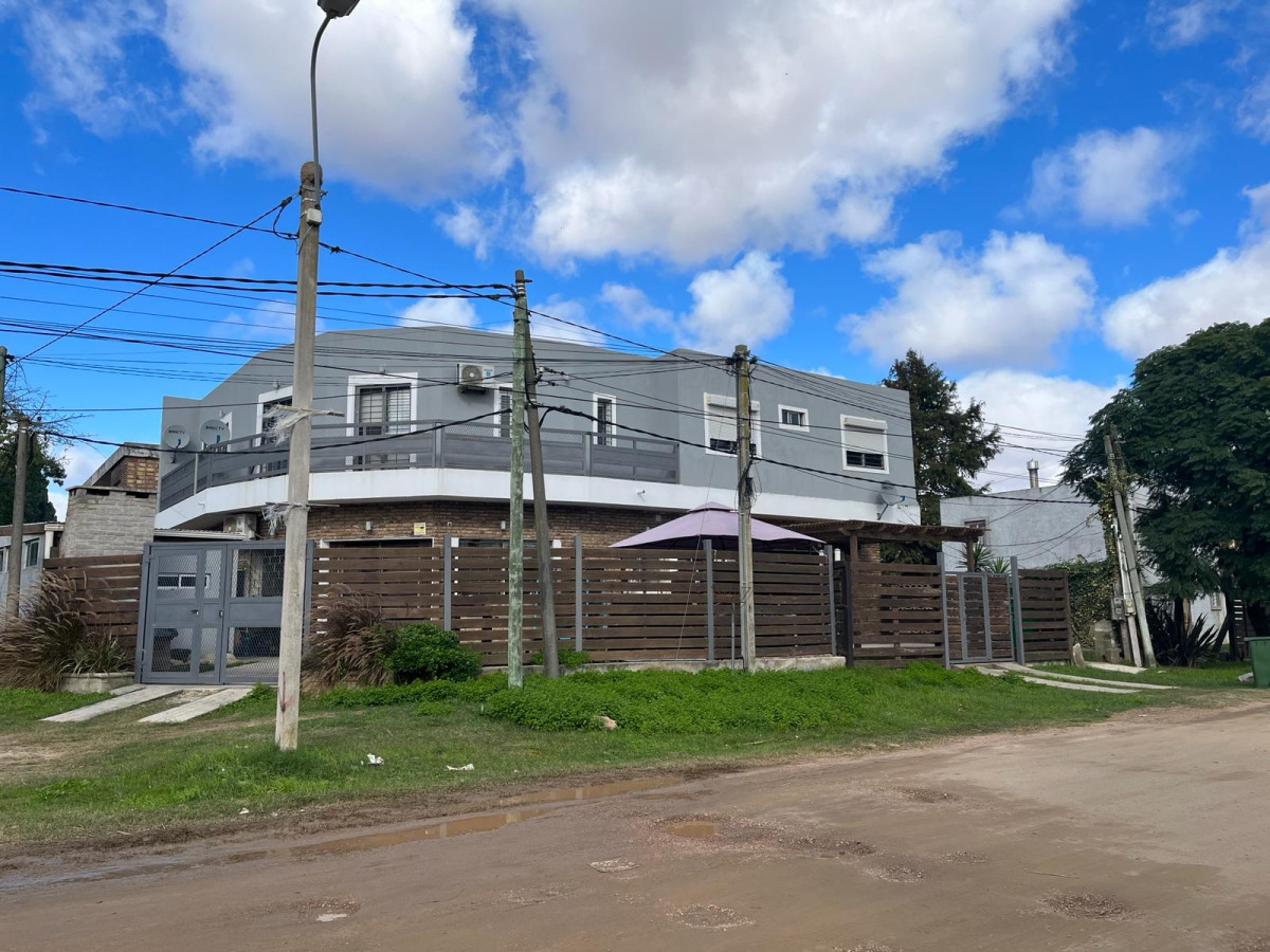OPORTUNIDAD INVERSORES. Venta de 2 casas Shangrilá sur en un padrón.  ideal inversor
