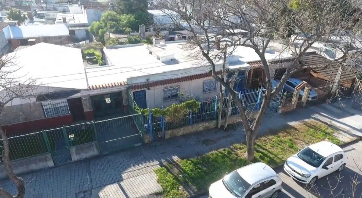 En venta tres casas en un padrón para reciclar en La Blanqueada