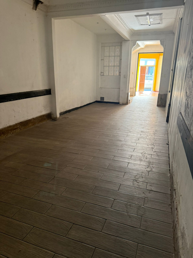 Venta Casa Padron Unico Cochera 3 autos 5 Dormitorios La Comercial Con Renta